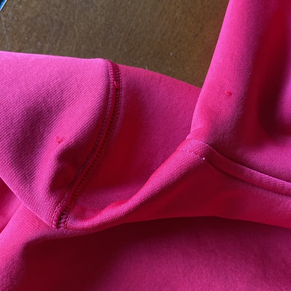 Under Armour YSM sweatshirt. Approx 19 inches long. From a clean family home - Picture 10 of 12